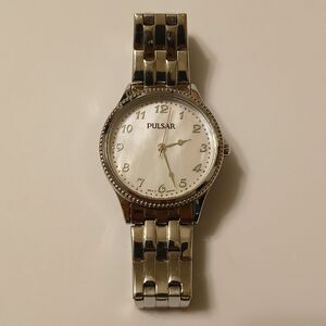 Pulsar Women's MOP Dial Silver Tone Water Resistant Watch Japan Movt VJ21-X065